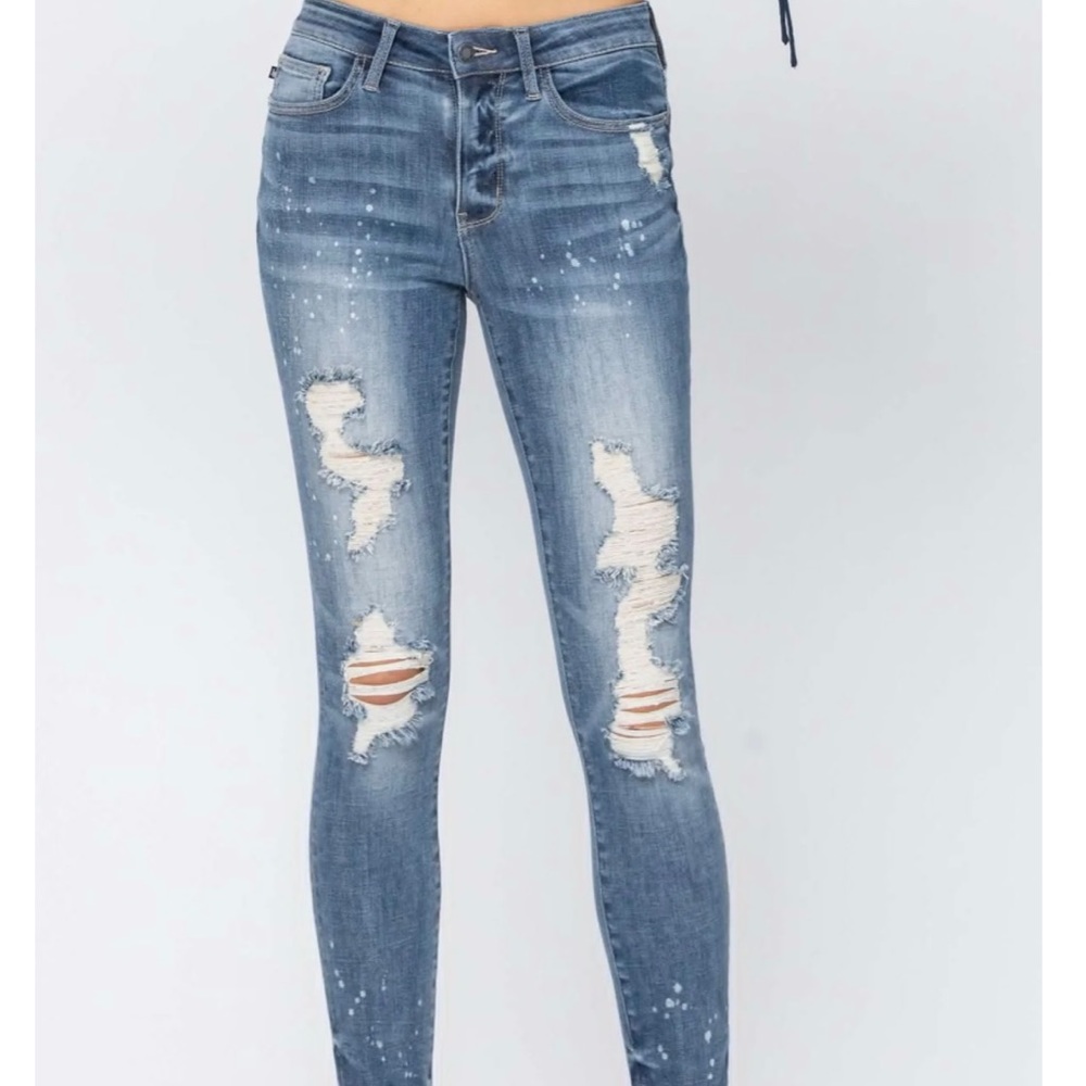 NWOT Judy Blue Light Wash Distressed